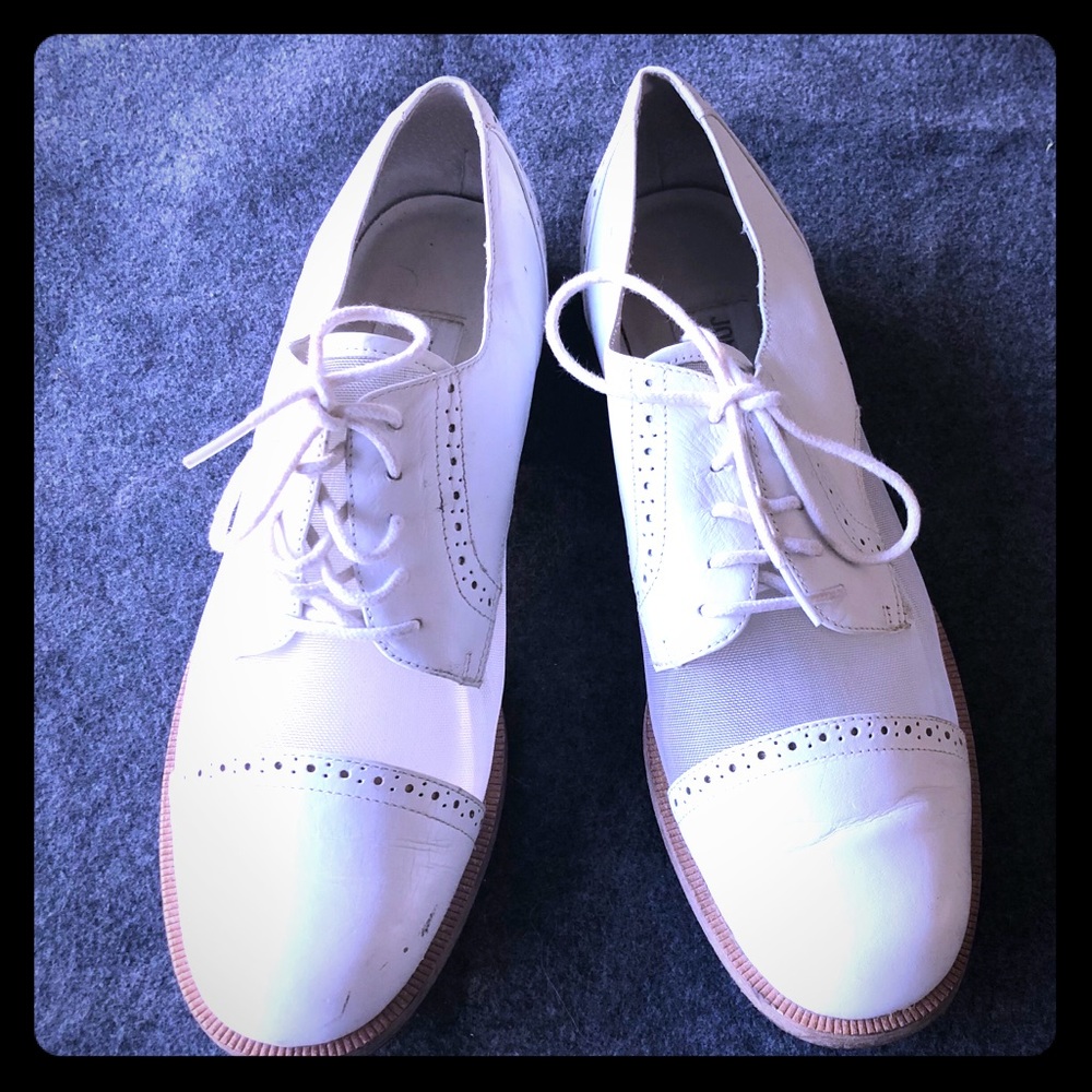 Jones New York Sport white shoes w/ mesh •8•